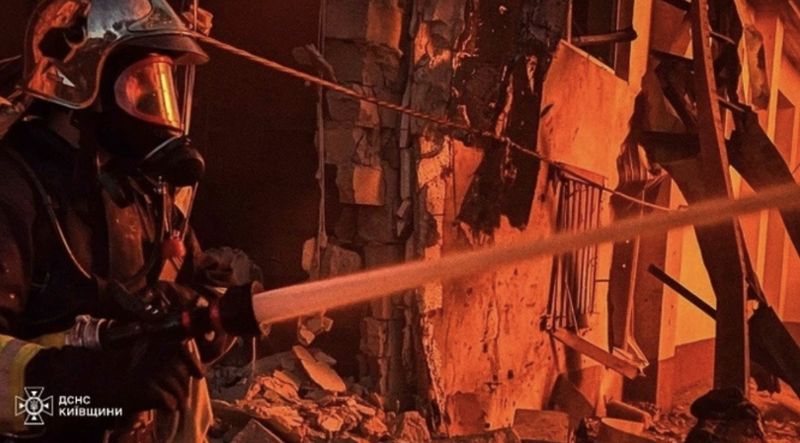 Ракетний удар по Києву: загинули дитина і жінка, поранені медики, які виїхали на виклик