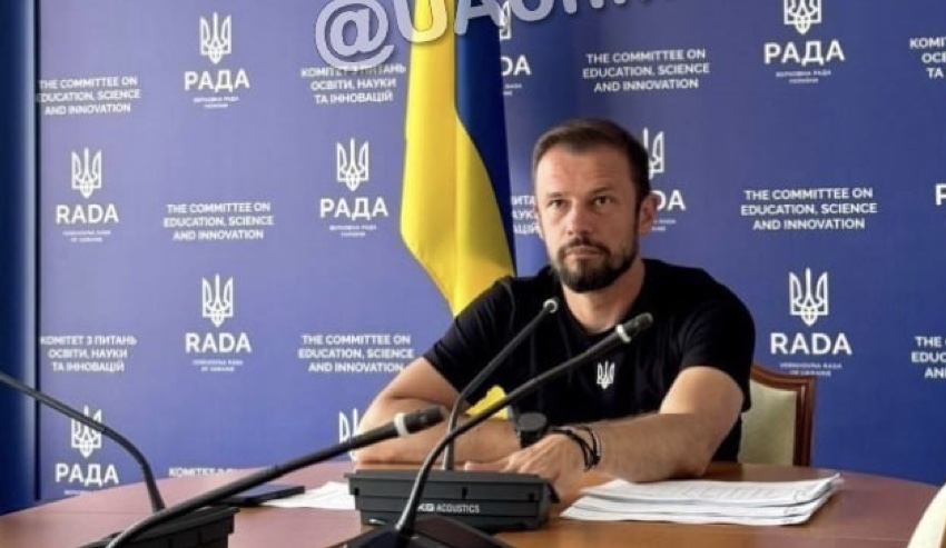 Вчителі отримуватимуть вищу оплату праці: з 1 вересня зарплати вчителям підвищать на 20 %, молоді педагоги отримуватимуть 12–13 тисяч гривень на місяць, — Сергій Бабак