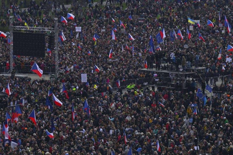 Масові протести відбулися у Празі