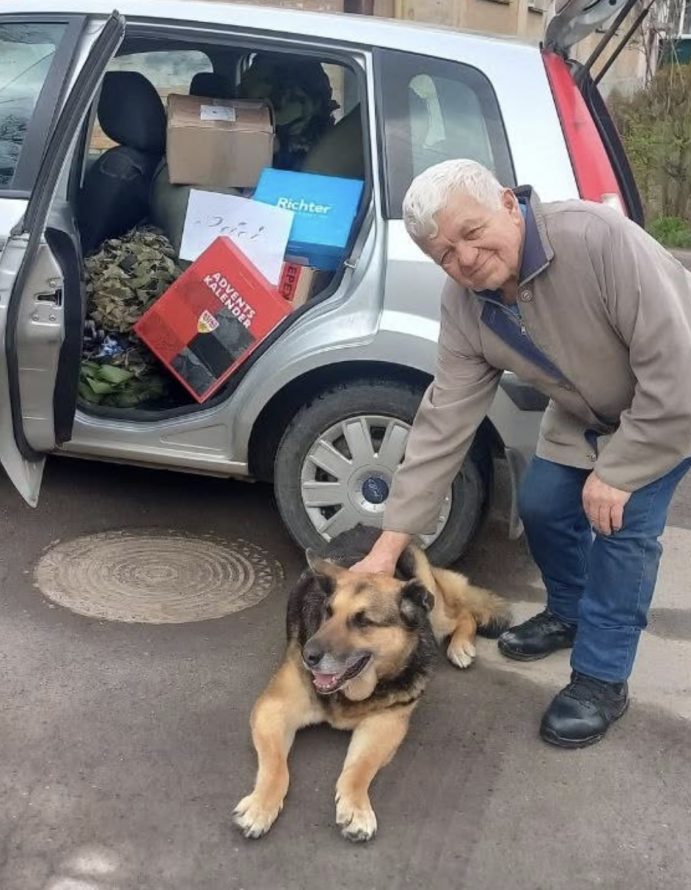 Відомий волонтер Володимир Бевз із вівчаркою- саперкою Баді знову їде на передову