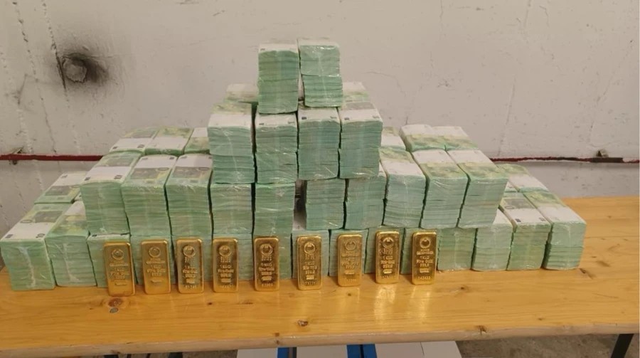 Зеленський говоритиме з Мадяром про повернення вкрадених Орбаном коштів Ощадбанку