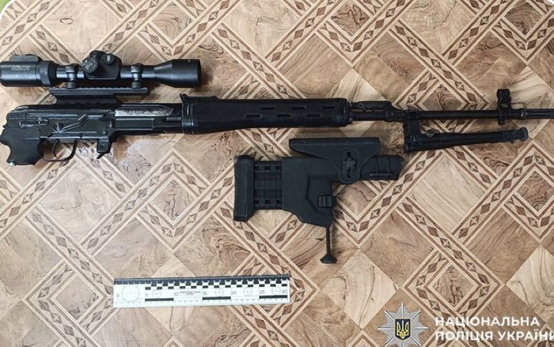 На Теофіпольщині у місцевого жителя виявили мініарсенал зброї та боєприпасів