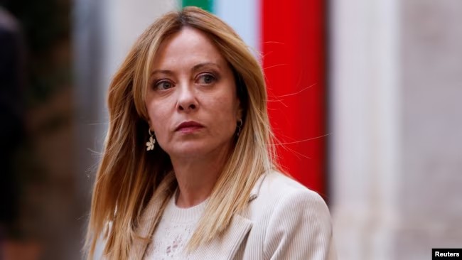 У традиційному стилі мокшанських гопників