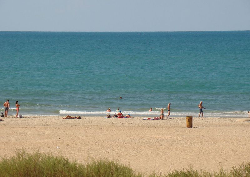 Греція звільняє пляжі від лежаків і парасольок
