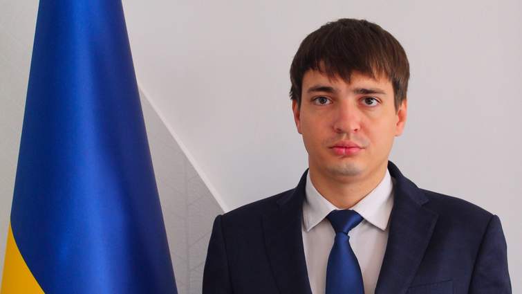 Прокурор-емігрант через суд вимагає майже 5 млн грн “недоотриманої зарплати” в Україні