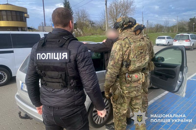 За гроші обіцяв «вирішити питання» з військовим обліком