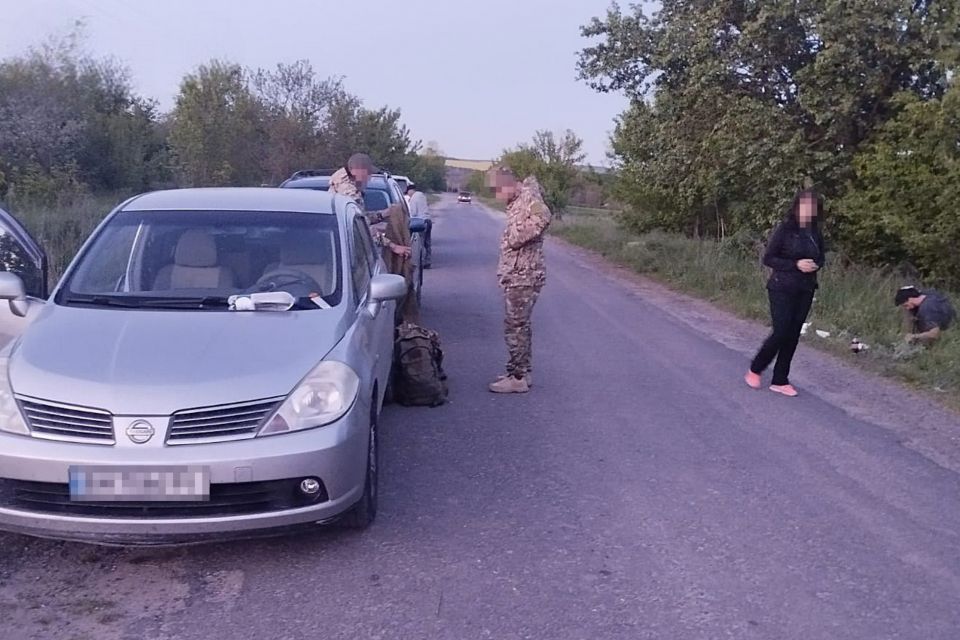 Прикидались військовими, щоб незаконно перетнути кордон