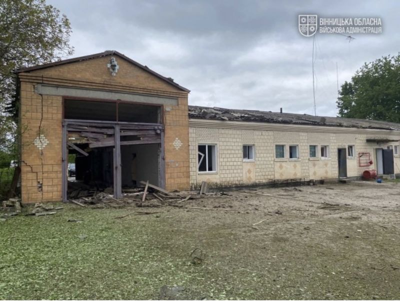 Уламки шахедів пошкодили  будинок та агропідприємство на Вінниччині