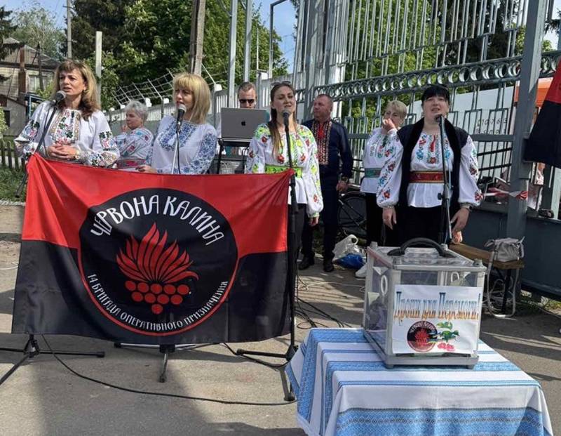 Працівники культури Калинівської громади передали українським захисникам кошти, які зібрали під час благодійного концерту
