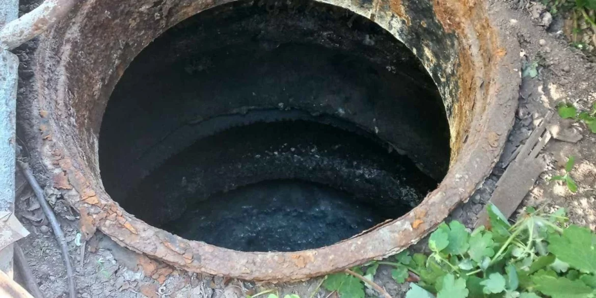У Вінниці виявили небезпечну вигрібну яму