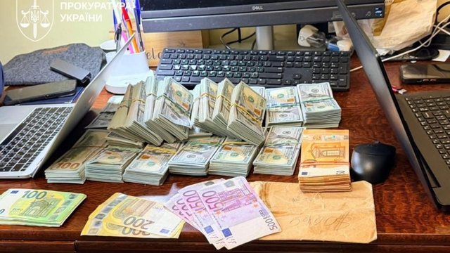 Топпосадовці Нацполіції добряче заробили на кришуванні порноофісів