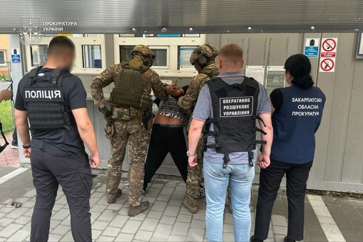 Продавав 11-місячного хлопчика до Іспанія