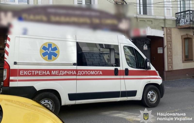 Внаслідок спрацювання імітаційно-тренувальної гранати двоє учнів звернулись за медичною допомогою – поліція працює на місці події