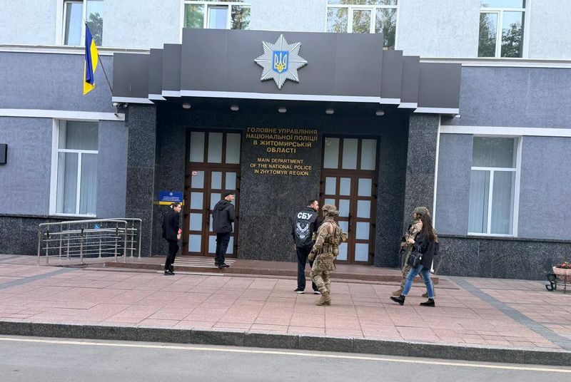 Посадовців Нацполіції трьох областей викрили на «кришуванні» порноофісів
