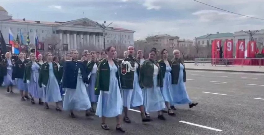 У Читі на параді марширквала колона вдів і матерів загиблих окупантів (відео)