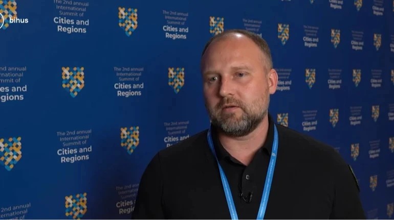 Через два дні – на третій буває в офісі голова Держфінмоніторингу