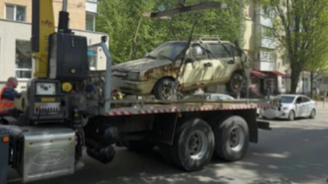 Накінець то забрали на Космонавтів авто