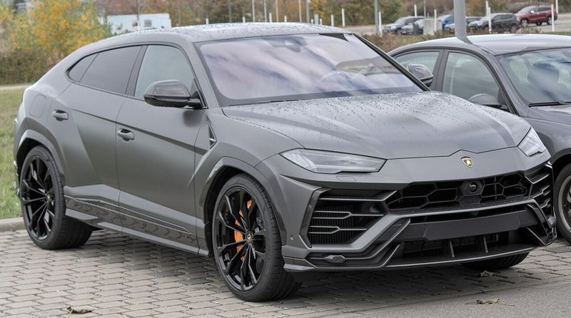 Суд арештував Lamborghini підозрюваного у справі про розкрадання державного зерна