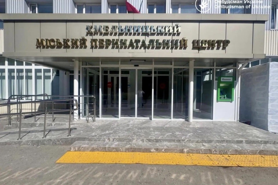 Семеро дітей не забрали з пологового