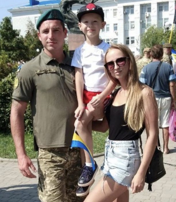 На 15 обмінів вона їздила зустрічати чоловіка.