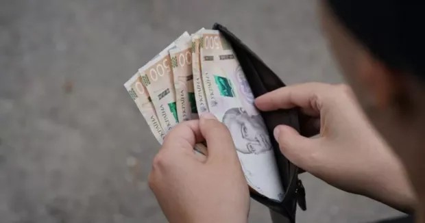 Хто з українців до Дня Незалежності отримає разову грошову виплату