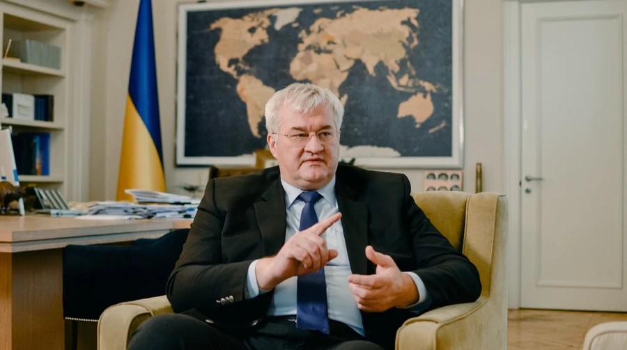 8 мільйонів українців через війну вимушені перебувати за кордоном