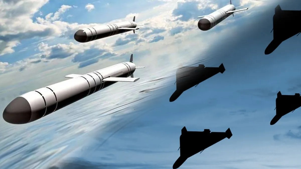 Російські агресори готуються завдати нового масованого удару по Україні