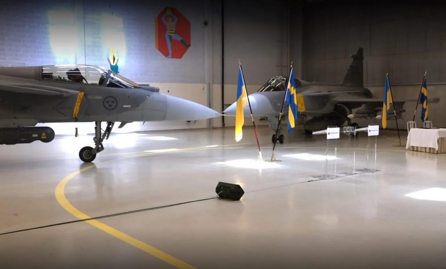 Українські льотчики у Швеції вже опановують винищувачі Gripen