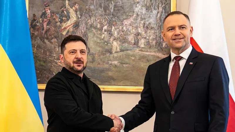 Чому польський Президент хоче забрати орден у Зеленського?