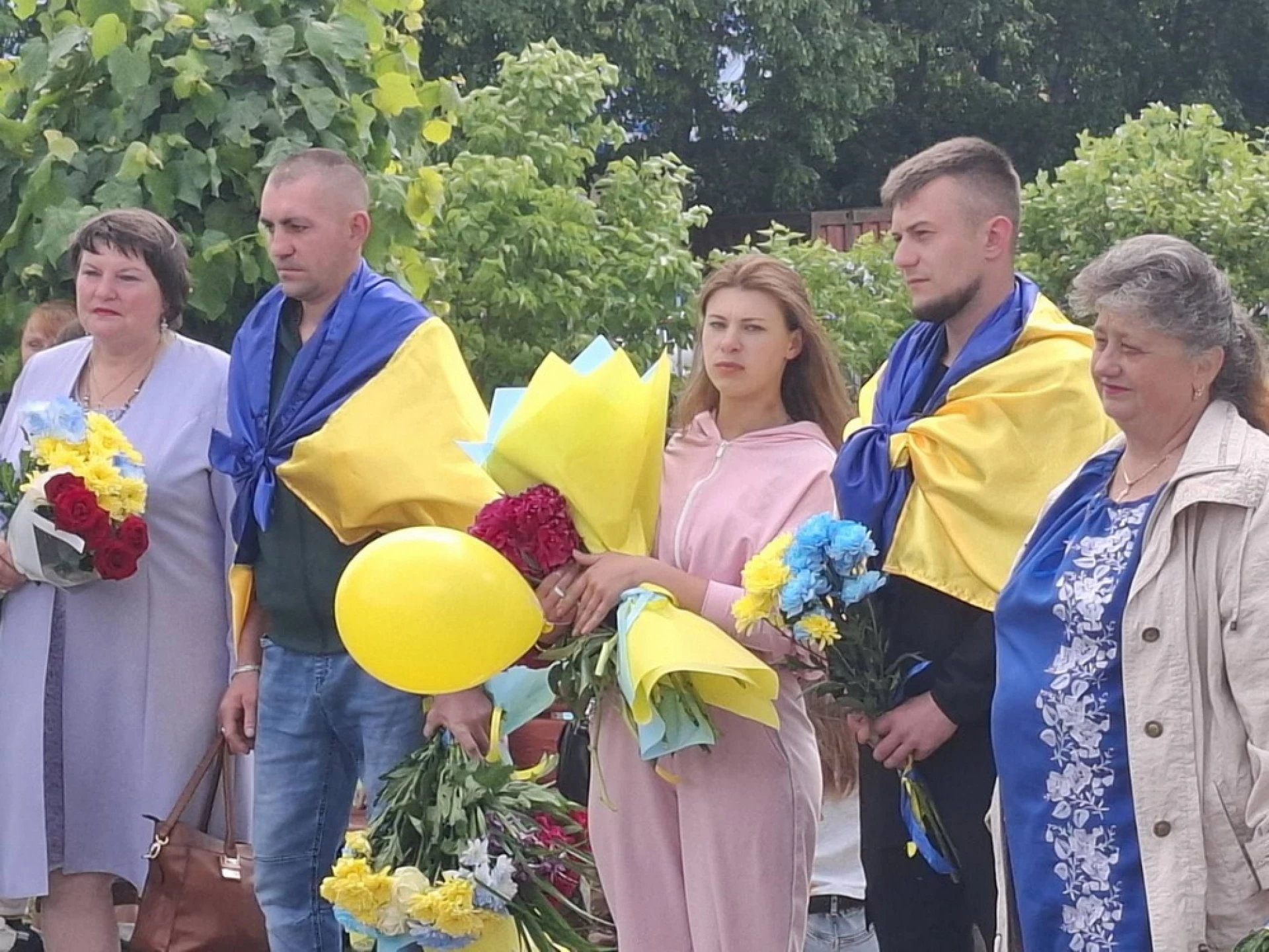 Двох захисників, що повернулися з полону, зустріли на Вінниччині