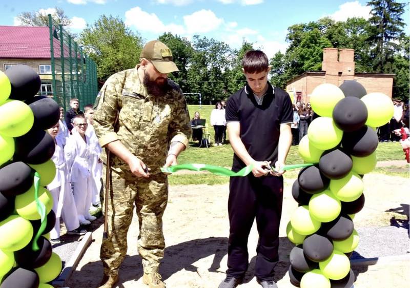 Новий простір для ветеранів та молоді — у Брацлаві відкрили спортивний майданчик «Відродження»