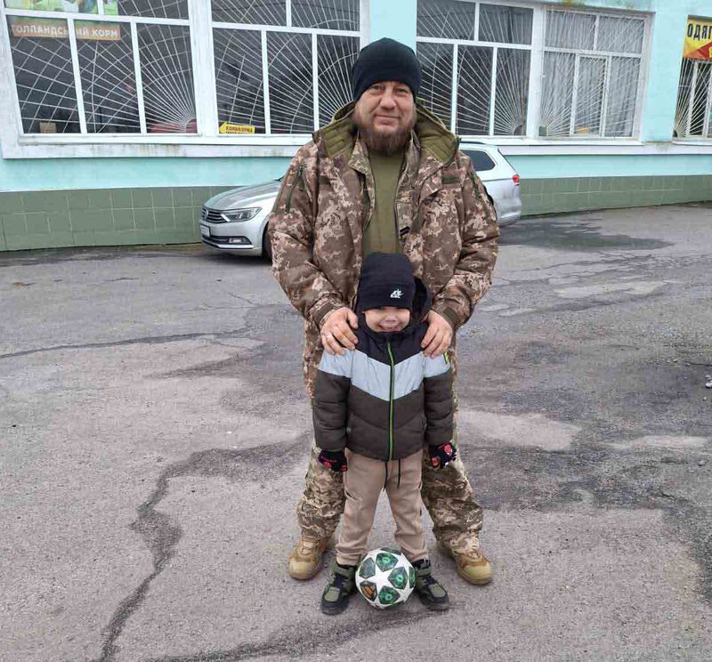 «У час, коли я захищав Україну, наш син помер через помилку лікарів», — вважає батько 7-річного хлопчика