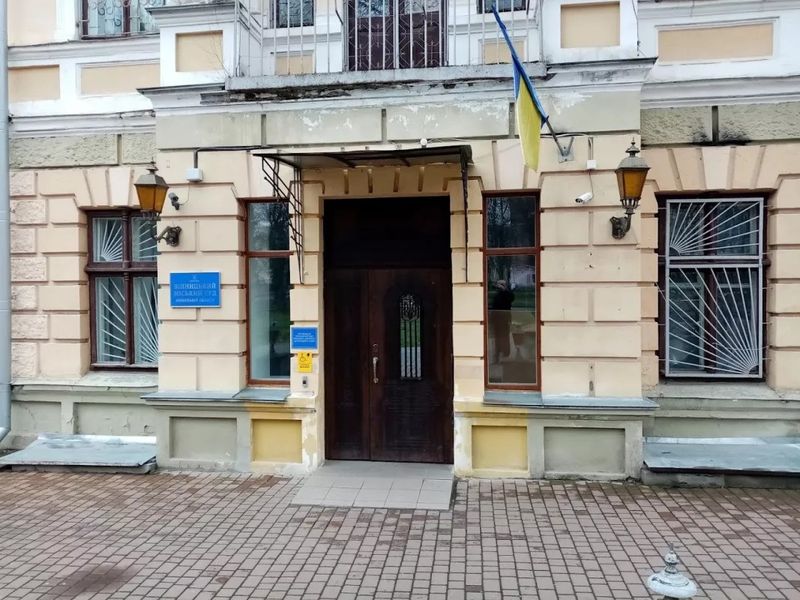 Через брак кадрів міськсуд Вінниці затримує видачу документів