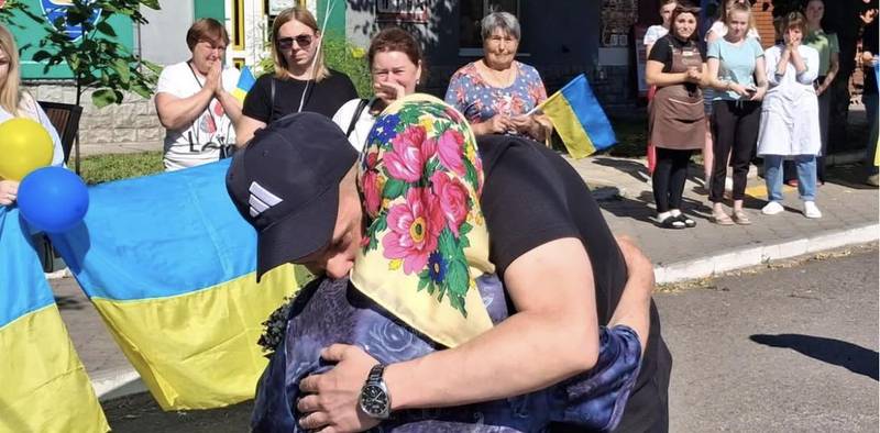 Захисник Маріуполя Сергій Беженар повернувся до бабусі в Теплик