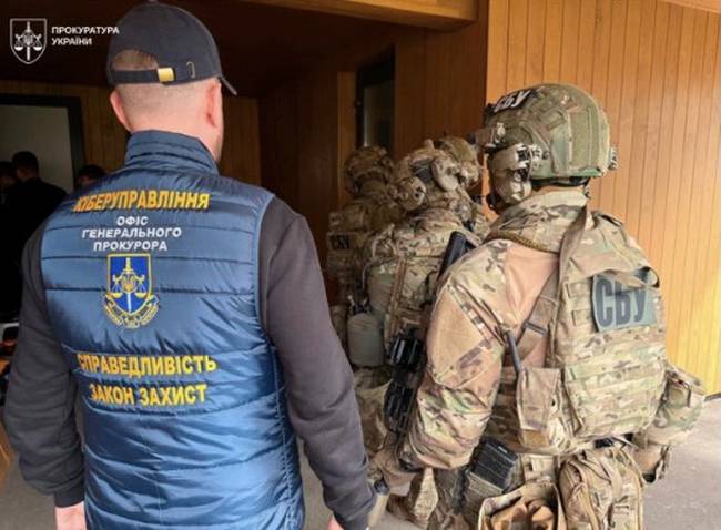 Викрили шахрайський кол-центр, що ошукав латвійців на понад 100 тис. євро
