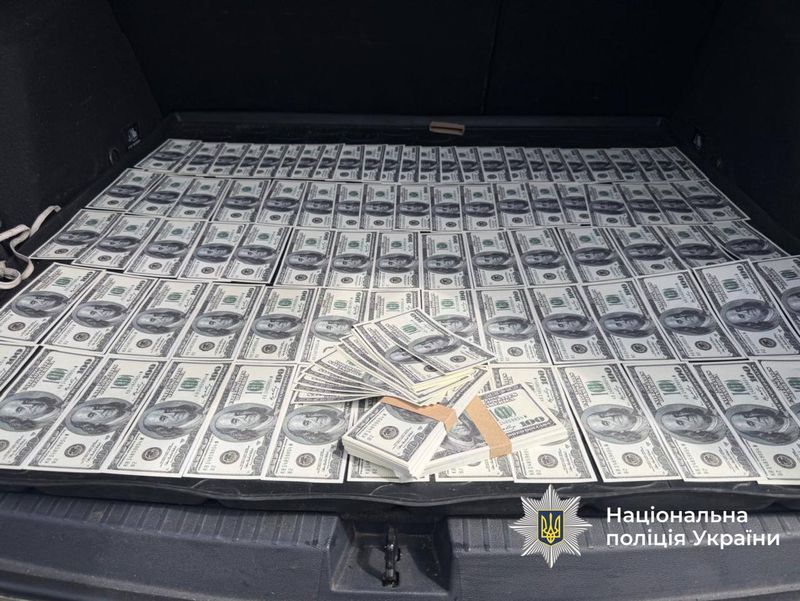 Депутат за 32000 доларів продавав  свій та колег вплив на рішення по землі