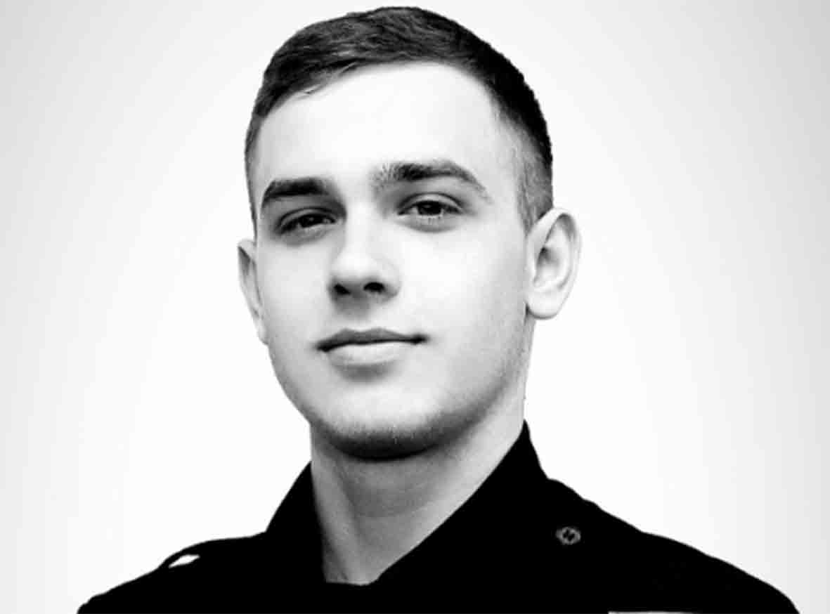 «Вклав мені в руки пістолет і сам себе з нього застрелив»