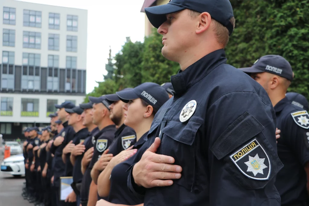 Зростуть зарплати поліцейським