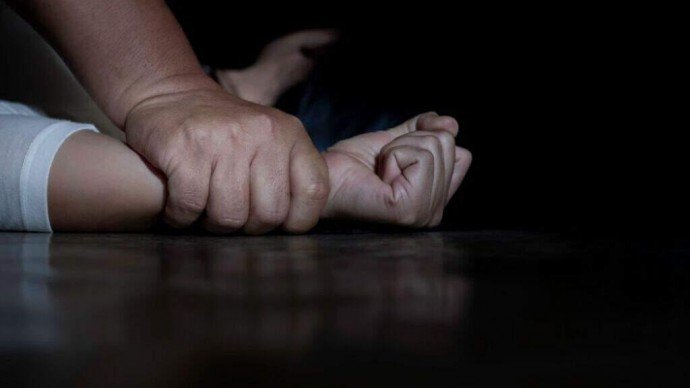 Підозрюють у зґвалтуванні 13-річної дівчинки 45-річного сторожа сільської школи