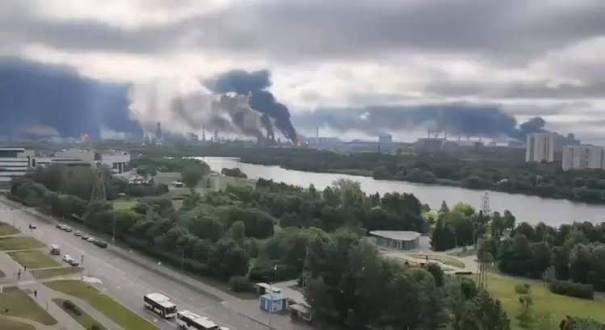 Дрони залишили москву без головного НПЗ