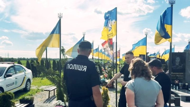 Викрала квіти з могили Героя України Олексія Меся