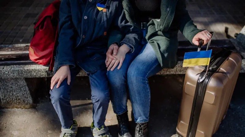 Скільки людей покинули Україну з початку війни?