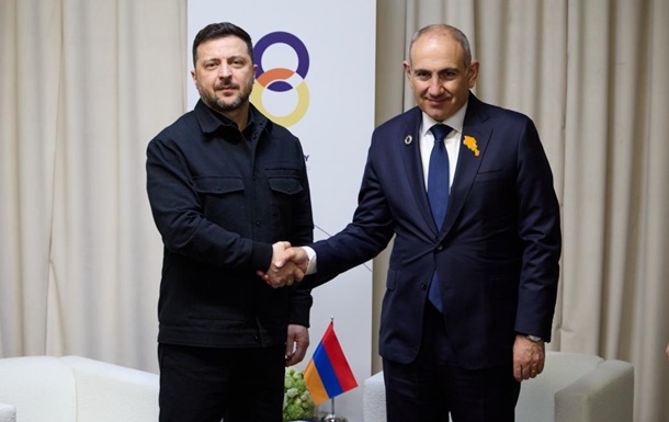 Зеленський привітав Вірменію з перемогою на виборах