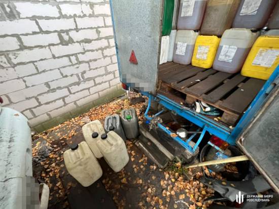 Військові розкрадали пальне дорогою на фронт
