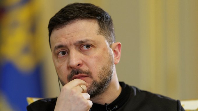Зеленський відправив орден Білого Орла Навроцькому Новою поштою