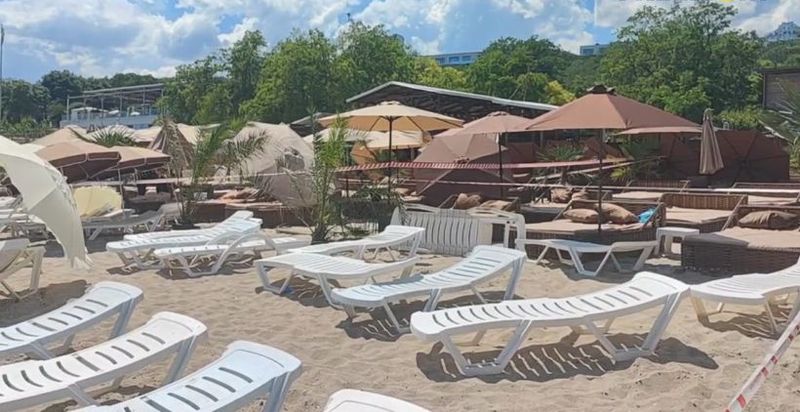 В Одесі на пляжі через атаку дрона загинула молода жінка