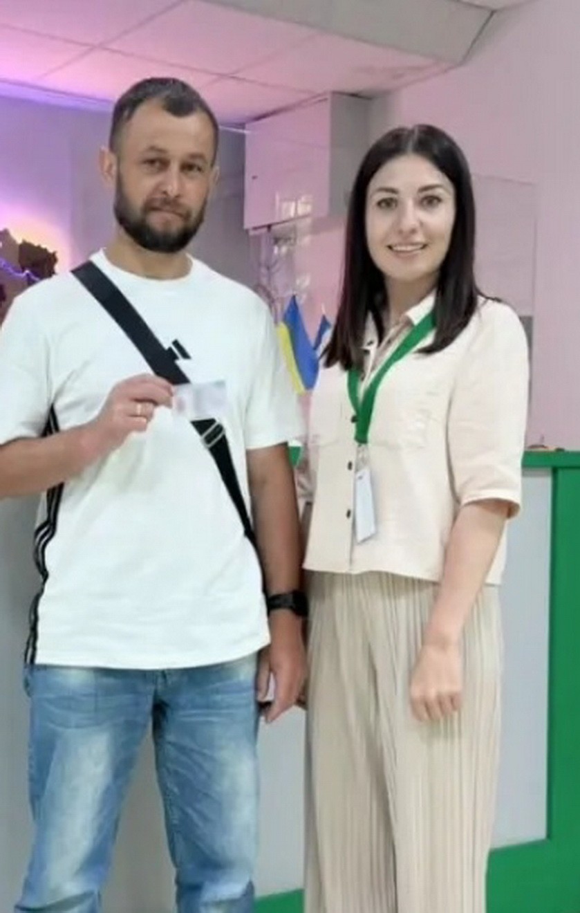 Звільненому з полону воїну безкоштовно відновили водійське посвідчення