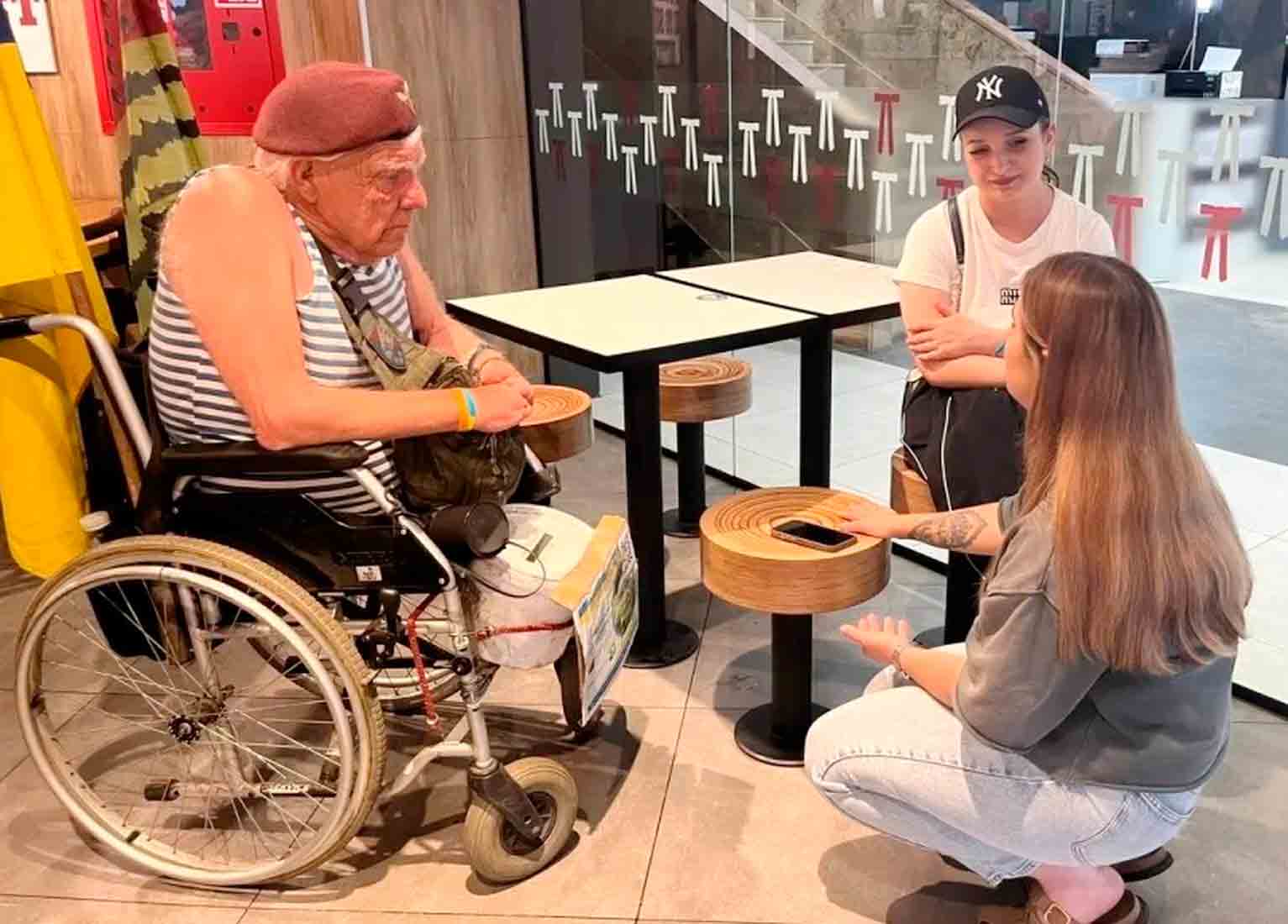 Легендарного волонтера прийняли за жебрака