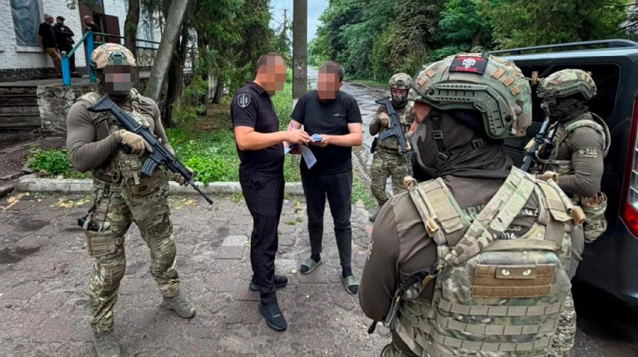 Двох бійців “Скелі” затримали за підозрою у знущанні над побратимами