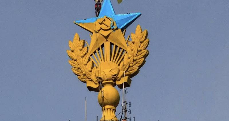 Соцмережі вже кілька днів обговорюють двох росіян, які видерлися на шпиль Емпайр-Стейт-Білдінг у Нью-Йорку